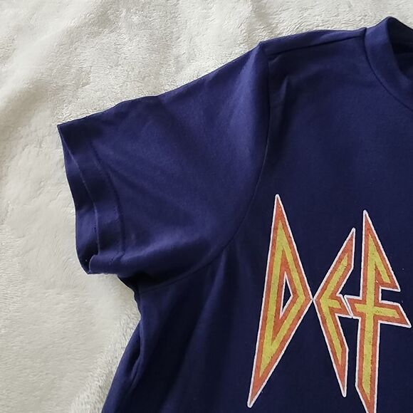 Def Leppard 2017 Women's Cut Navy Blue Tshirt With Graphics Size Small - Picture 6 of 10